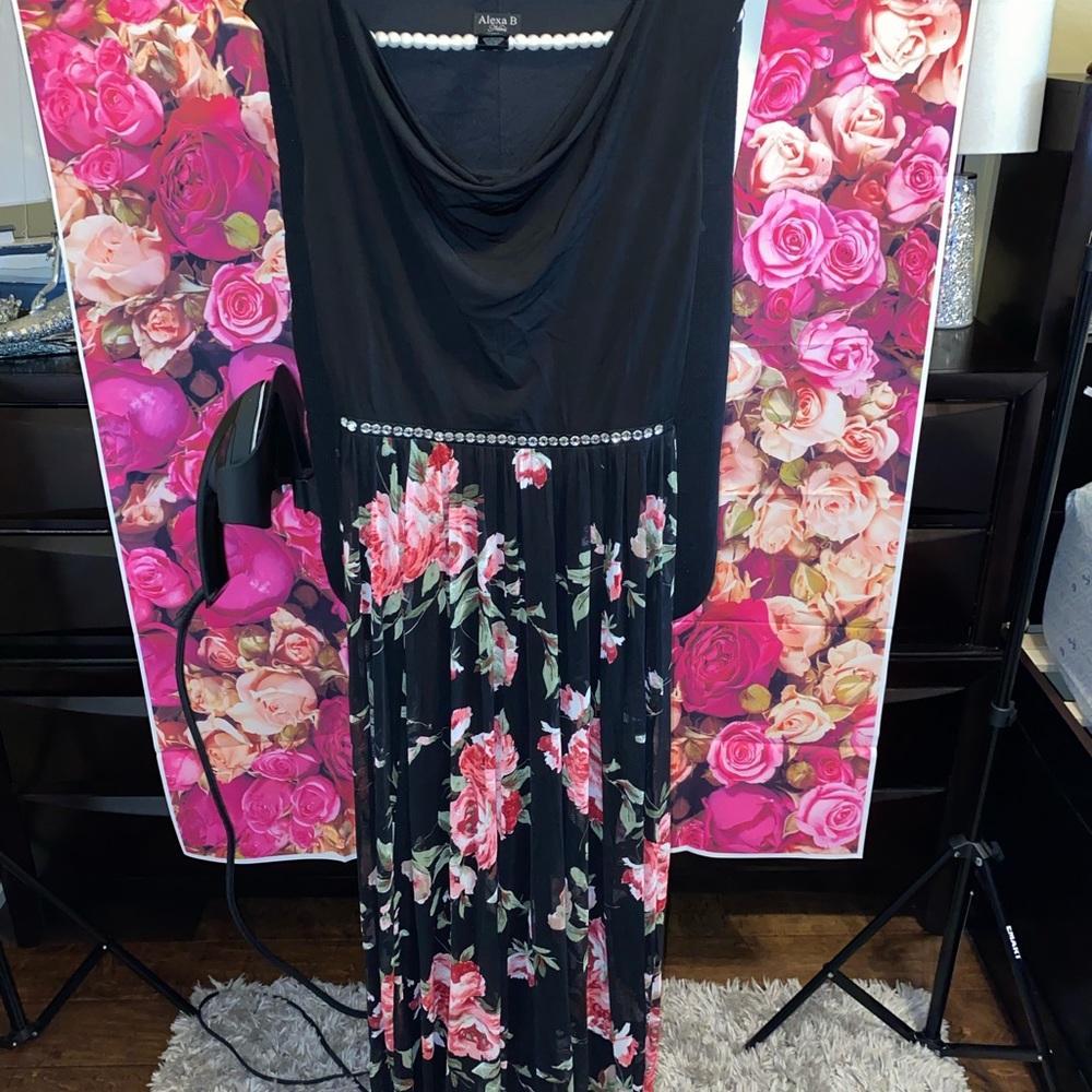 Small women black sleeveless maxi dress floral with rhinestones - size 6